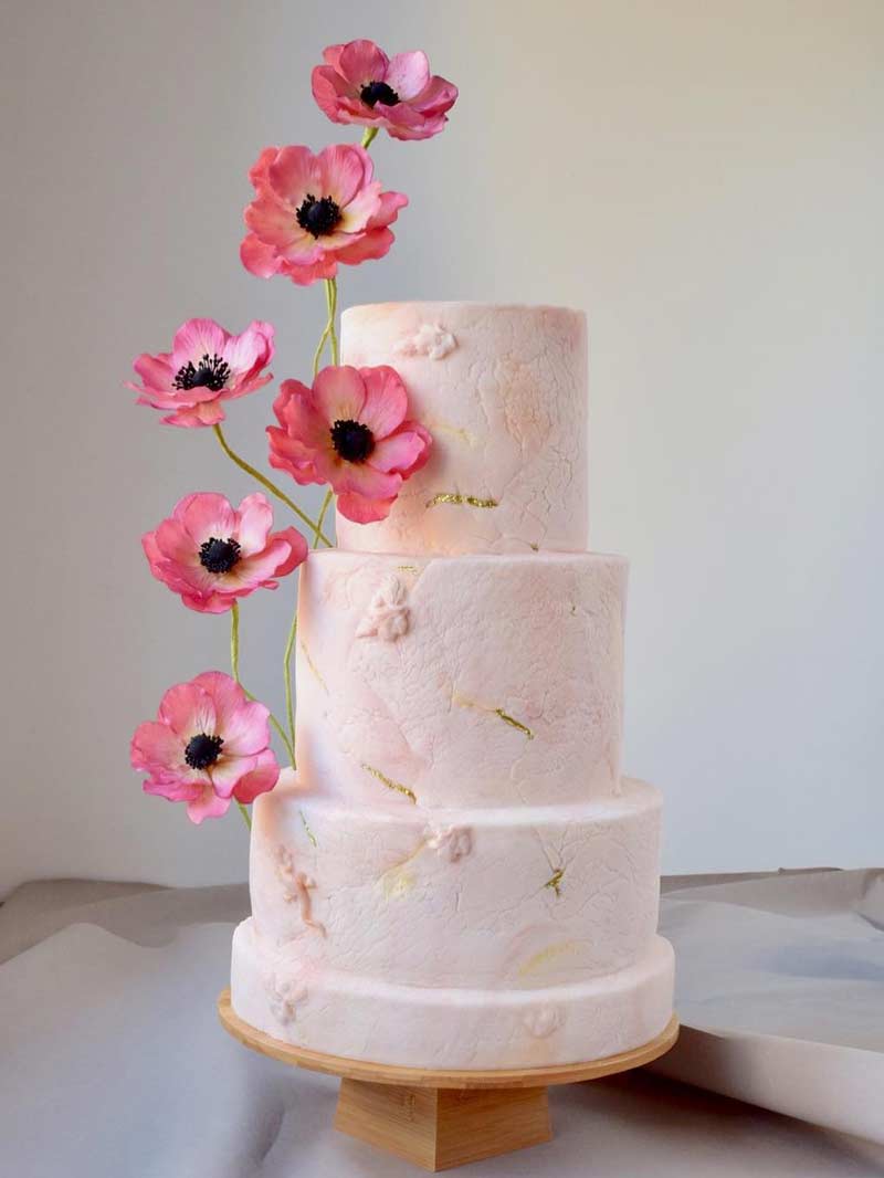 Pastel de Boda con Flores de Anémona