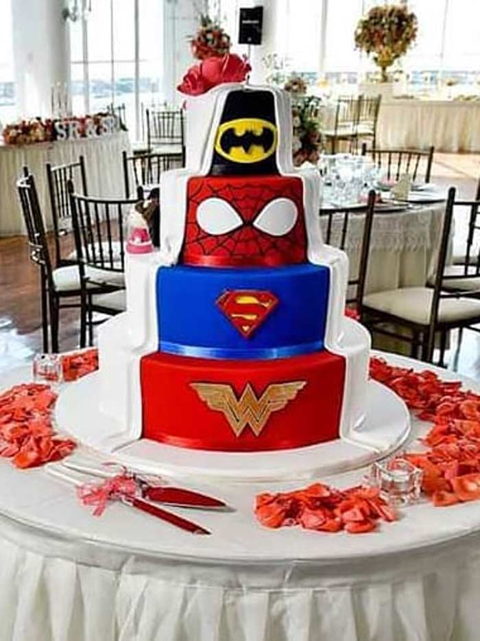 Pastel-de-boda-superheroes