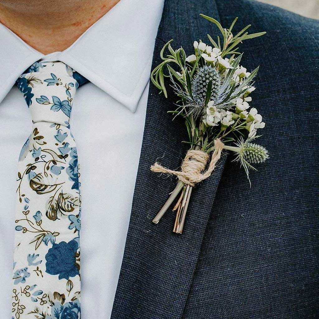 Decoración floral para traje